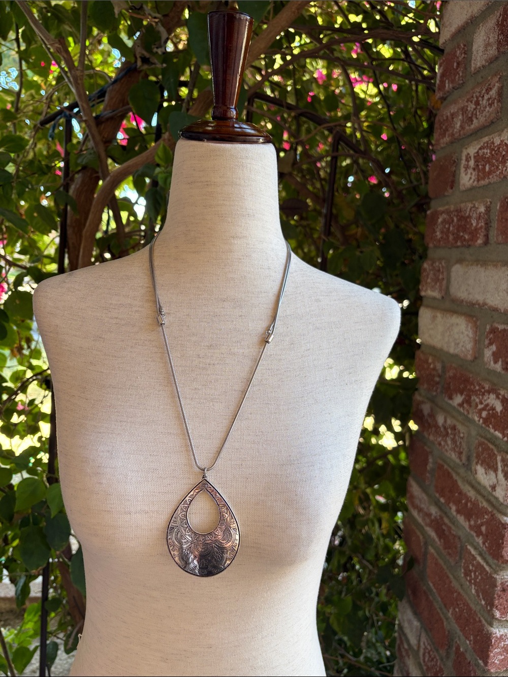 Silver🩶🌬️Lining Teardrop💧💠💧Pendant Necklace
